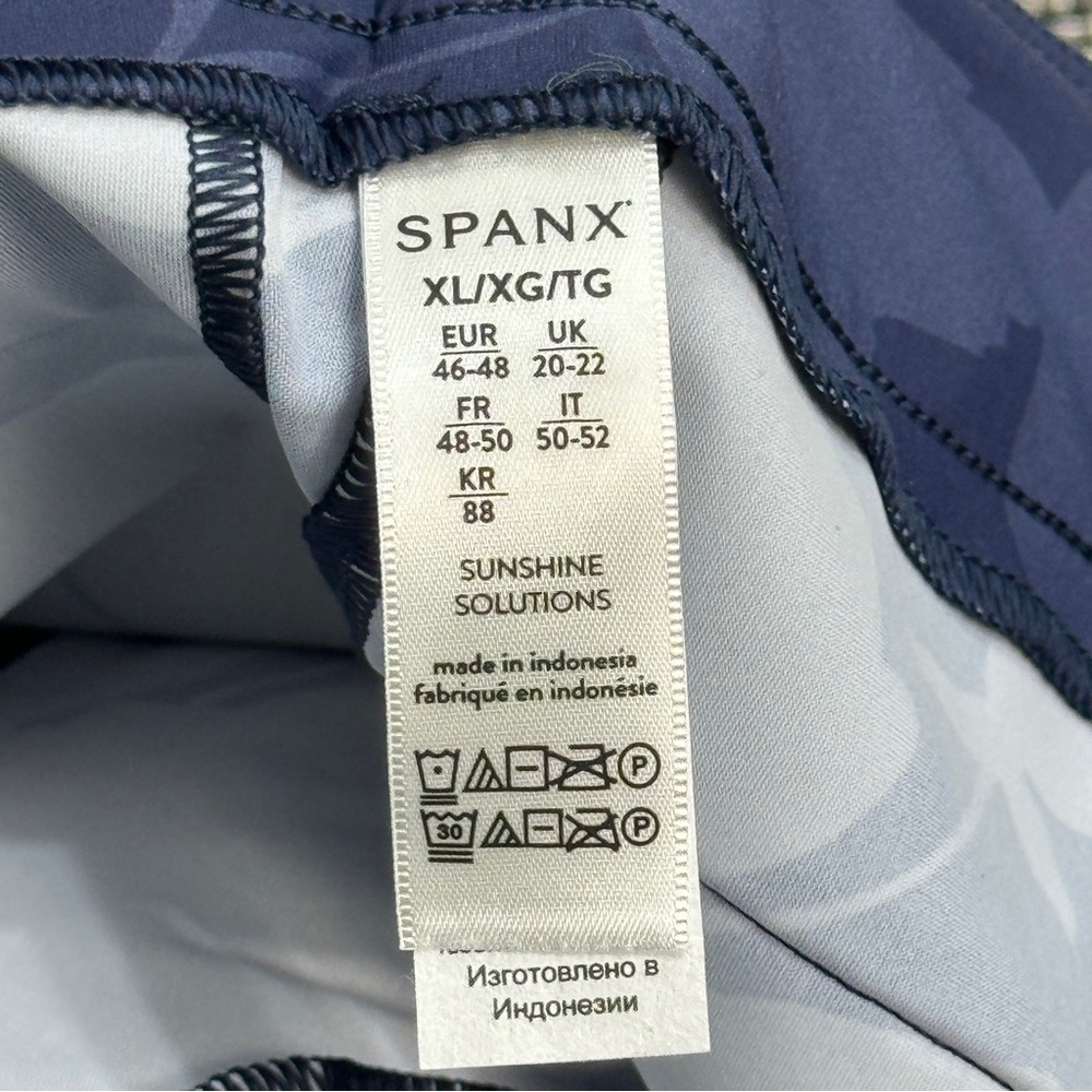 Spanx Floret Navy Sunshine Bermuda 10” Short Size XL Women - Picture 6 of 10